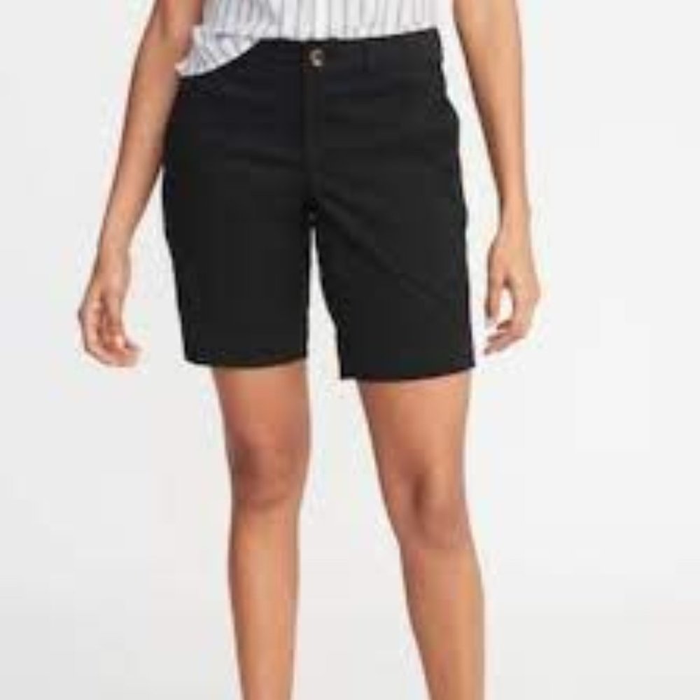 St. John's Bay Womens Bermuda Shorts in Black New With Tags Size 8